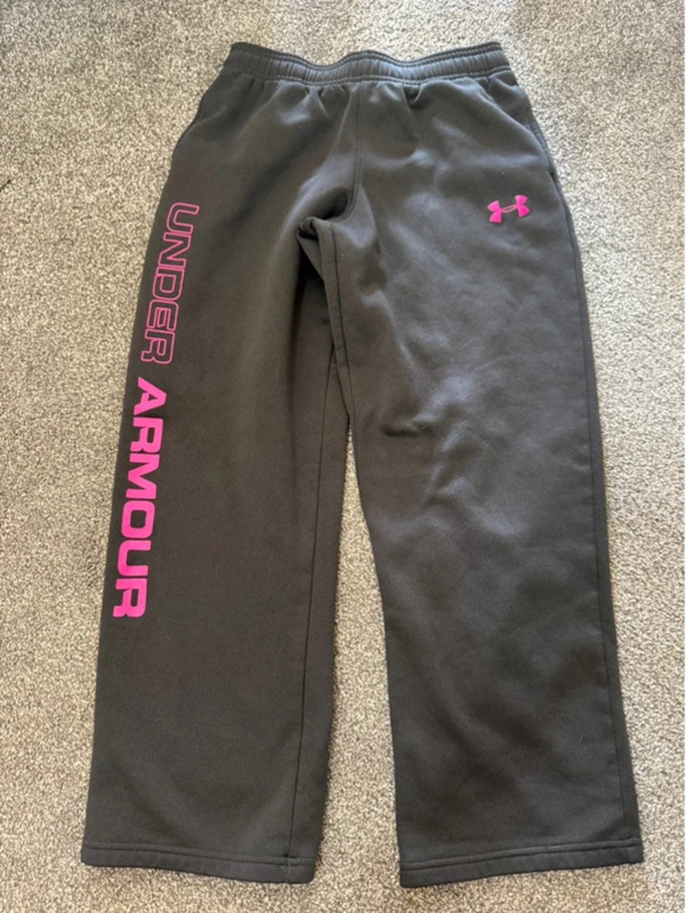 Girl’s under Armour gray fleece lined wide leg athletic pants Medium